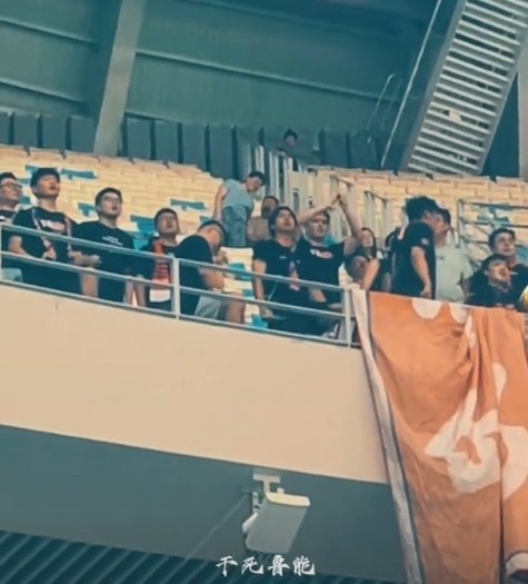 张驰登场代表海牛首秀时部分球迷喊“干X鲁能”，戴琳留言点评