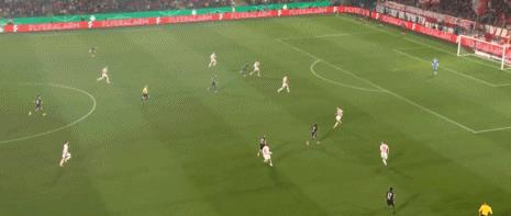 凯恩14战造25球，拜仁4-1逆转科隆，14连胜超AC米兰独享历史第一