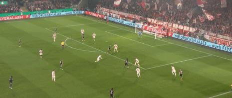 凯恩14战造25球，拜仁4-1逆转科隆，14连胜超AC米兰独享历史第一